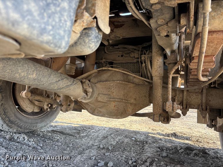 image for item YA2852 2017 Ford F550 Super Duty flatbed truck