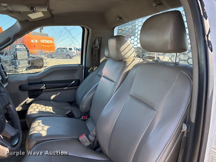 image for item YA2852 2017 Ford F550 Super Duty flatbed truck