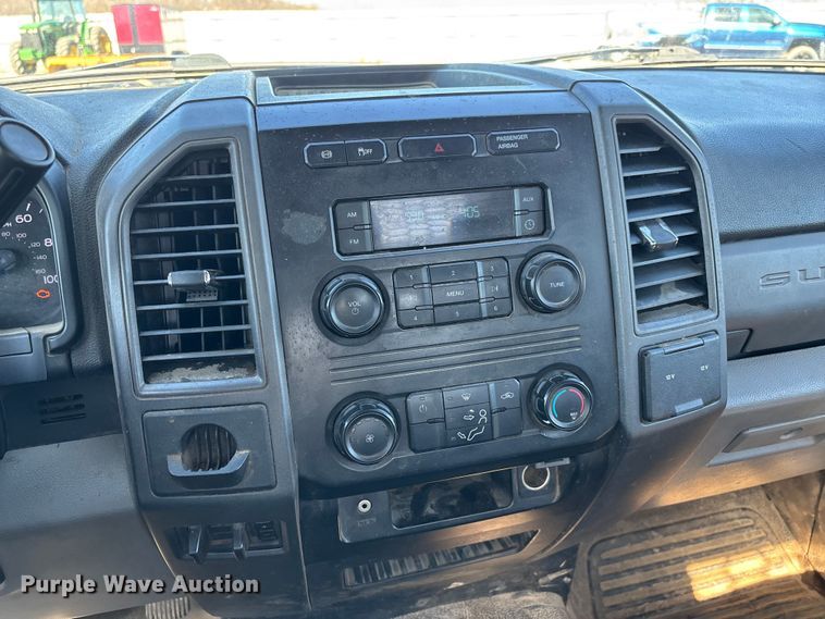 image for item YA2852 2017 Ford F550 Super Duty flatbed truck