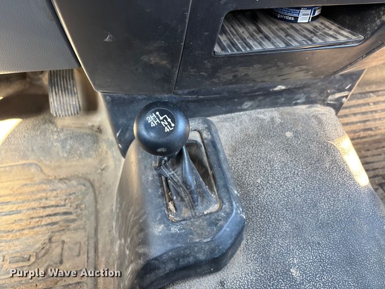 image for item YA2852 2017 Ford F550 Super Duty flatbed truck