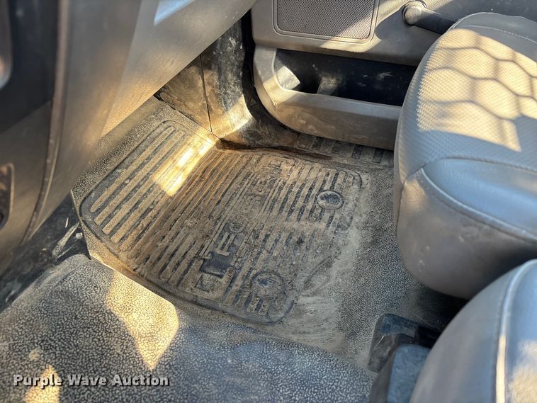 image for item YA2852 2017 Ford F550 Super Duty flatbed truck