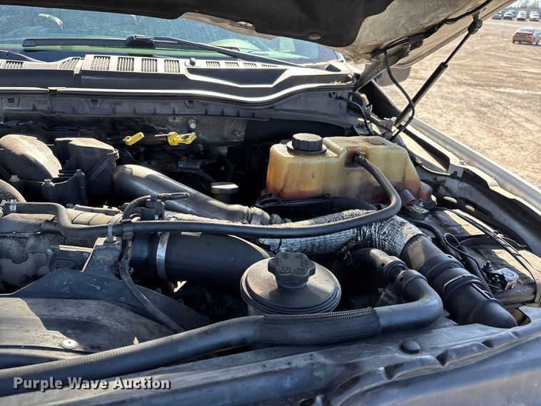 image for item YA2852 2017 Ford F550 Super Duty flatbed truck