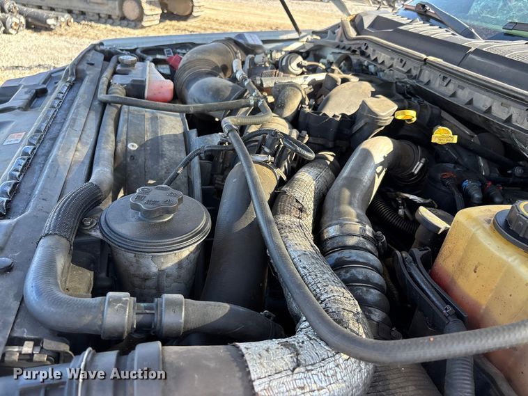 image for item YA2852 2017 Ford F550 Super Duty flatbed truck