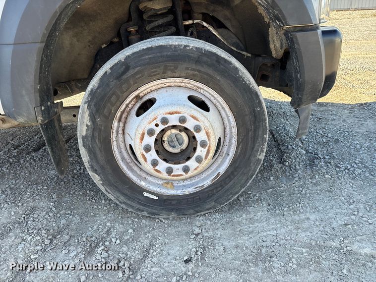 image for item YA2852 2017 Ford F550 Super Duty flatbed truck