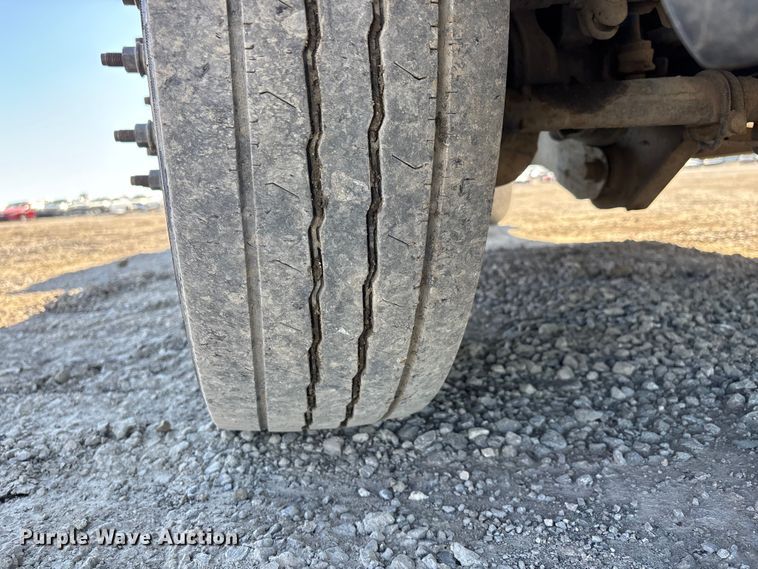 image for item YA2852 2017 Ford F550 Super Duty flatbed truck