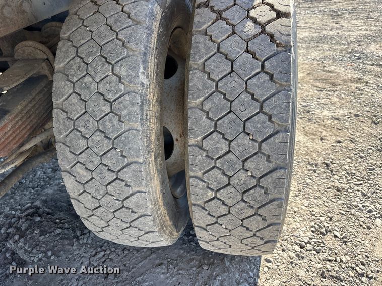 image for item YA2852 2017 Ford F550 Super Duty flatbed truck