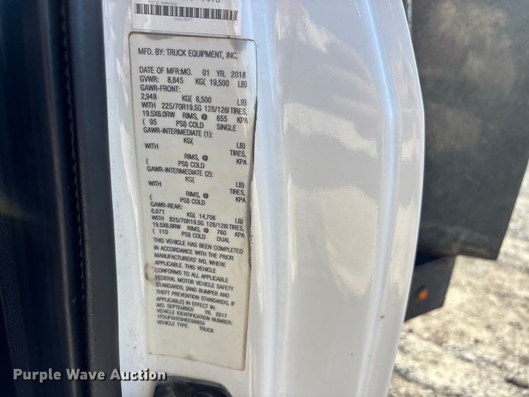 image for item YA2852 2017 Ford F550 Super Duty flatbed truck