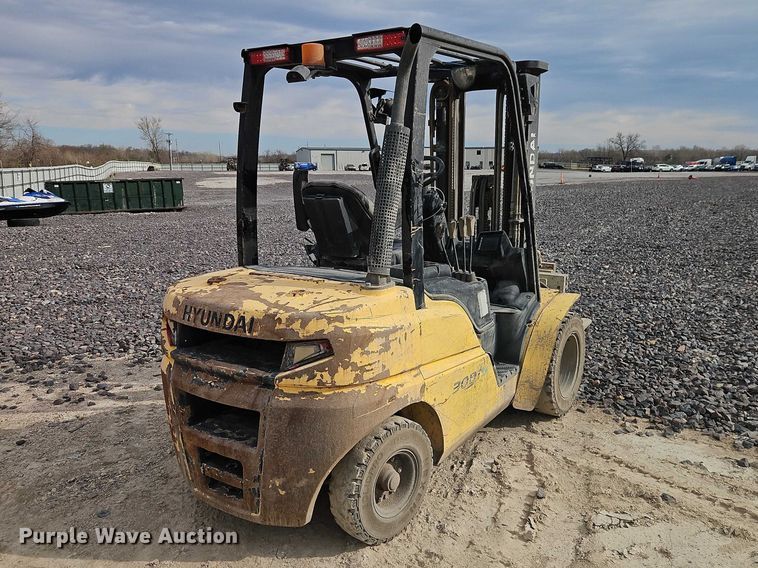 image for item YA2969 Hyundai 30D-9 forklift
