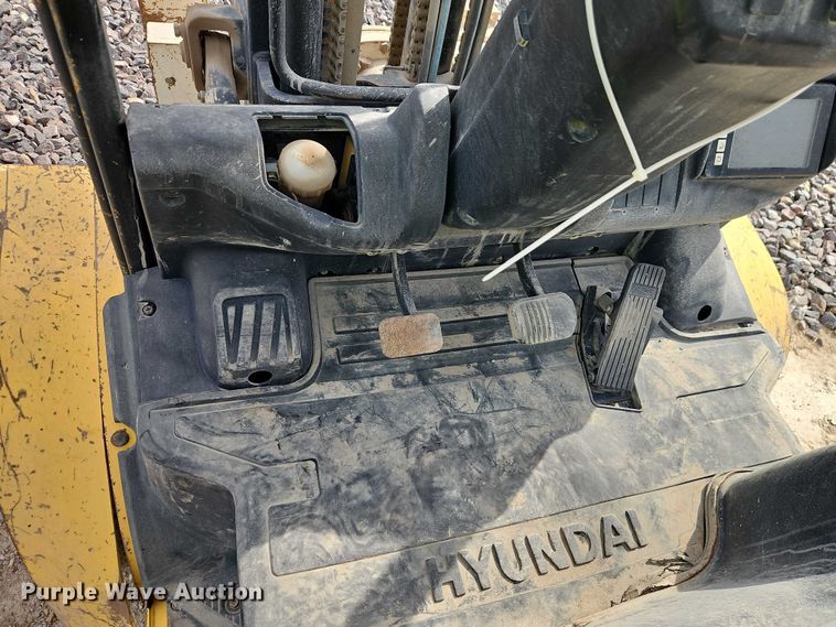 image for item YA2969 Hyundai 30D-9 forklift