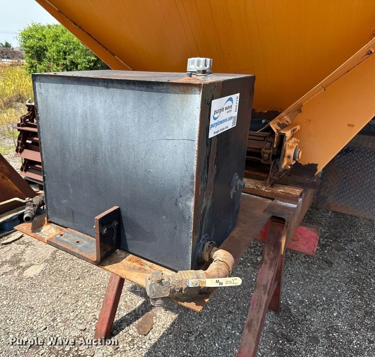 image for item DI5770 Henderson spreader