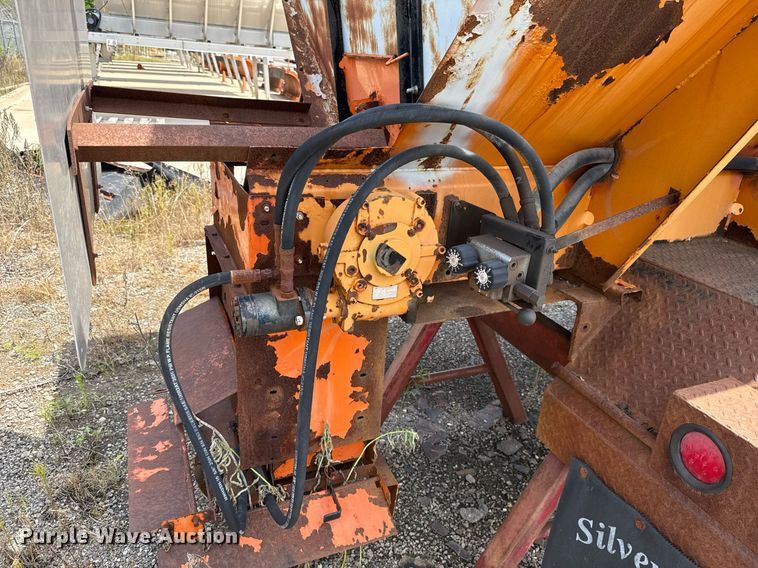 image for item DI5770 Henderson spreader