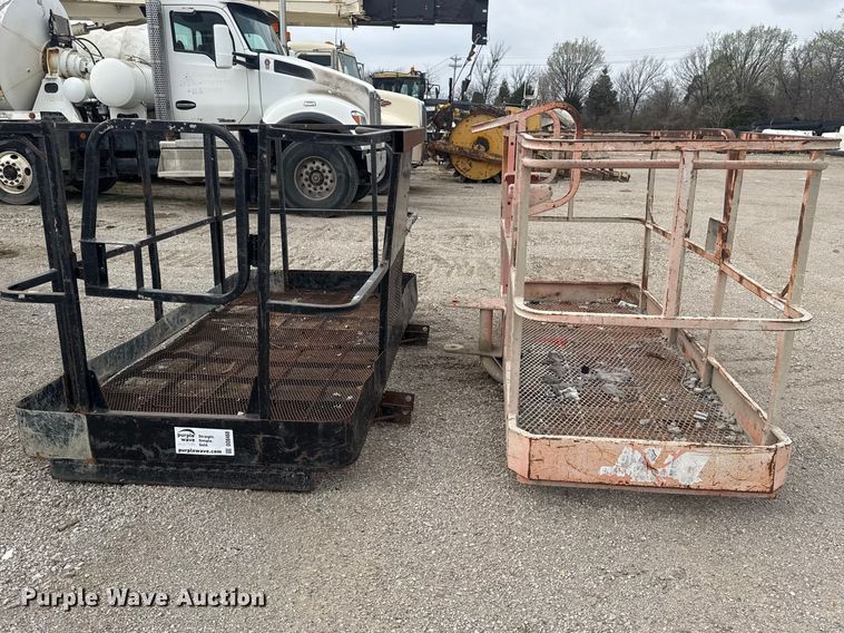 image for item DO8468 (2) man baskets