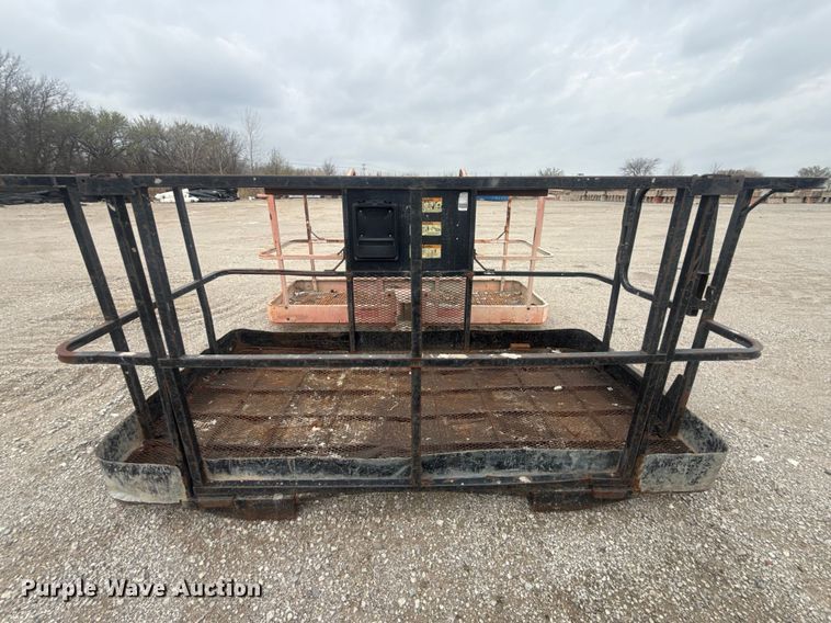 image for item DO8468 (2) man baskets