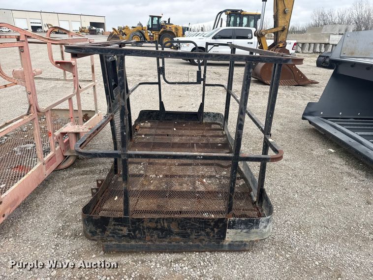 image for item DO8468 (2) man baskets