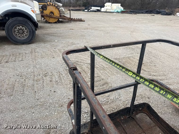 image for item DO8468 (2) man baskets