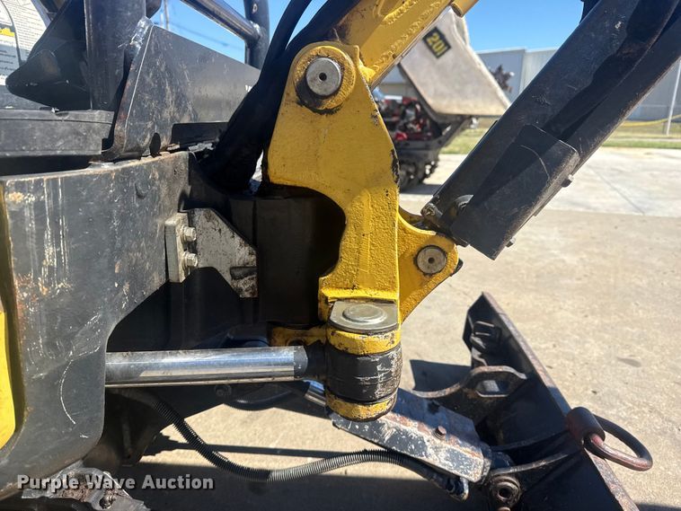 image for item DO8477 2018 Yanmar ViO17-A mini excavator