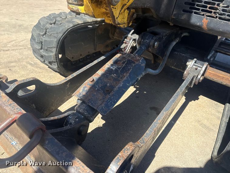 image for item DO8477 2018 Yanmar ViO17-A mini excavator