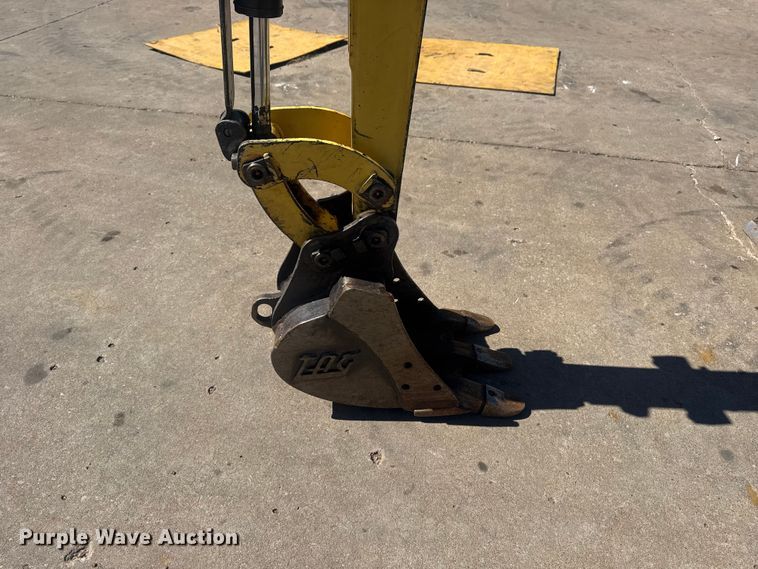 image for item DO8477 2018 Yanmar ViO17-A mini excavator