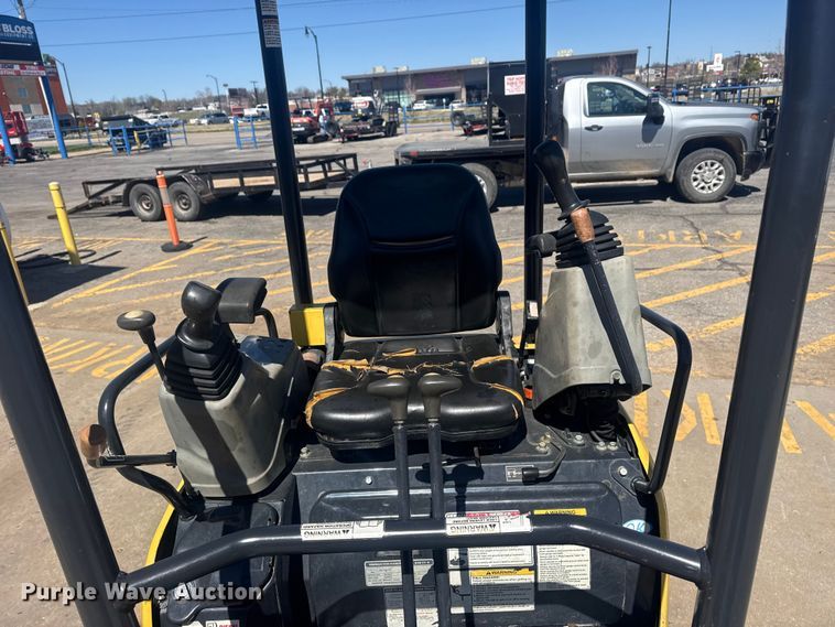 image for item DO8477 2018 Yanmar ViO17-A mini excavator