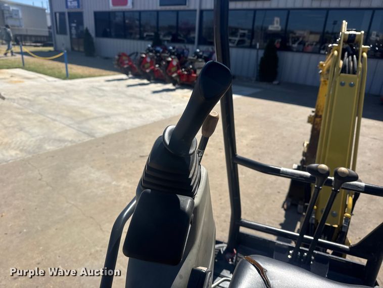 image for item DO8477 2018 Yanmar ViO17-A mini excavator