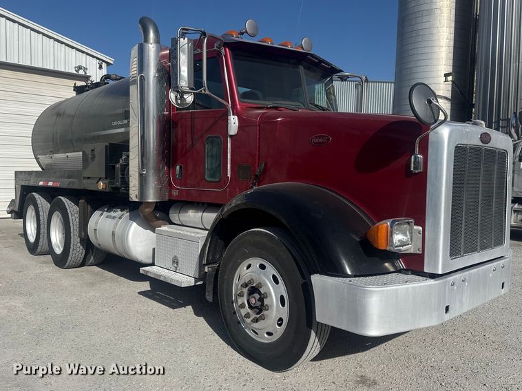 image for item DO8479 2011 Peterbilt 367 vacuum truck