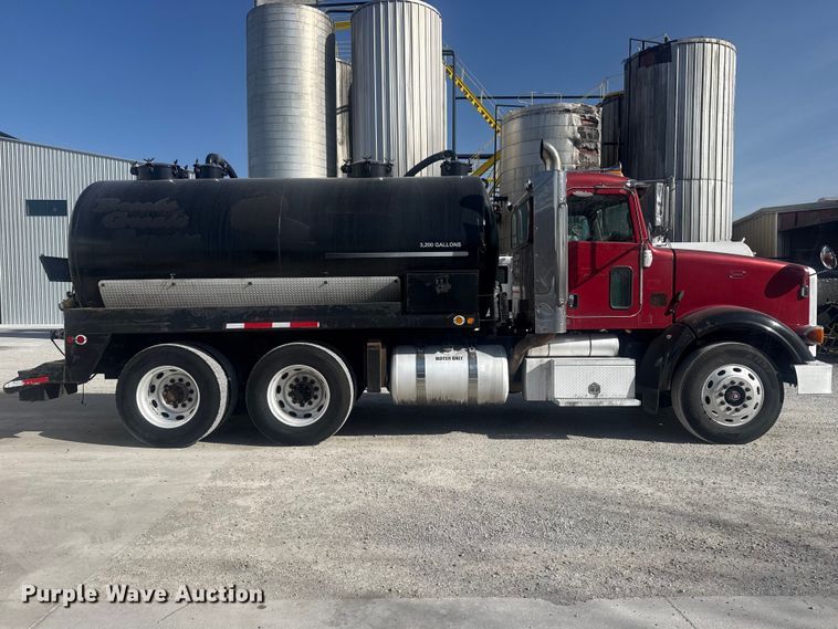 image for item DO8479 2011 Peterbilt 367 vacuum truck