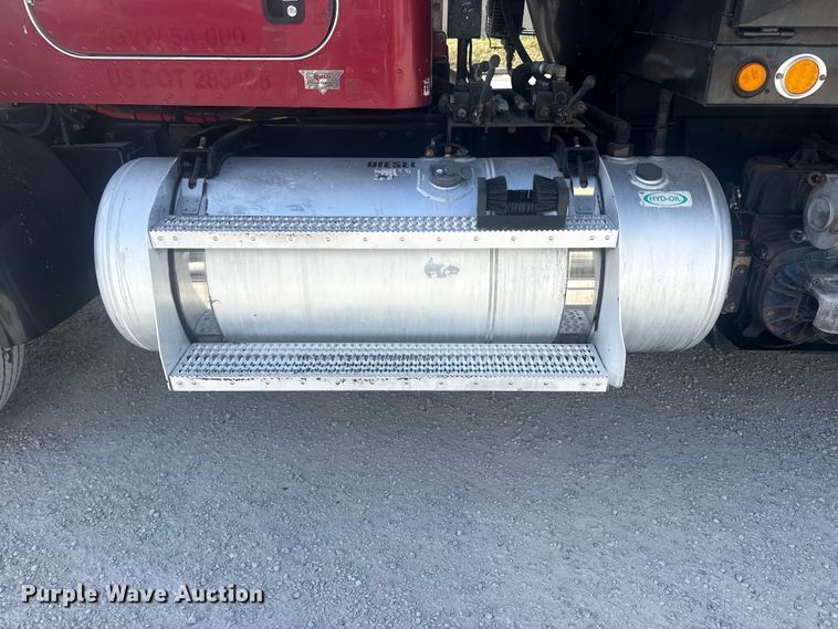 image for item DO8479 2011 Peterbilt 367 vacuum truck