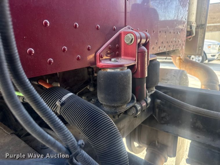 image for item DO8479 2011 Peterbilt 367 vacuum truck