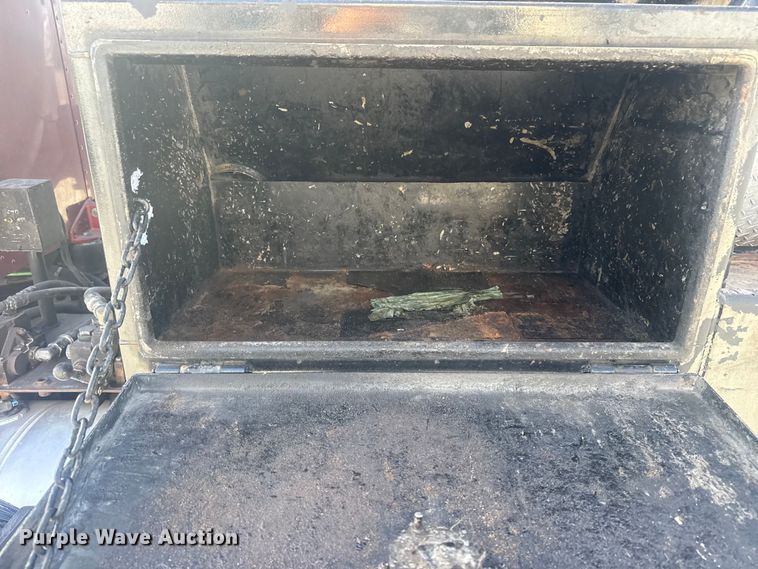 image for item DO8479 2011 Peterbilt 367 vacuum truck