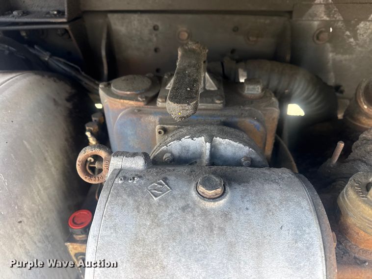 image for item DO8479 2011 Peterbilt 367 vacuum truck