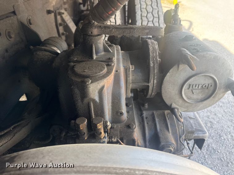 image for item DO8479 2011 Peterbilt 367 vacuum truck