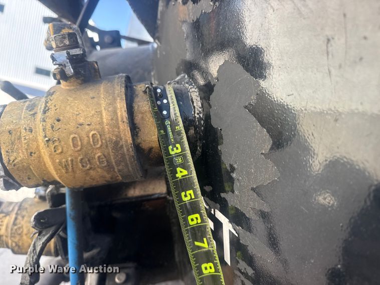 image for item DO8479 2011 Peterbilt 367 vacuum truck