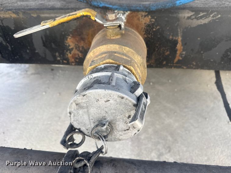 image for item DO8479 2011 Peterbilt 367 vacuum truck