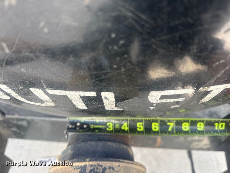 image for item DO8479 2011 Peterbilt 367 vacuum truck