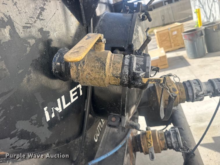 image for item DO8479 2011 Peterbilt 367 vacuum truck