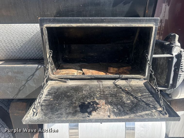 image for item DO8479 2011 Peterbilt 367 vacuum truck