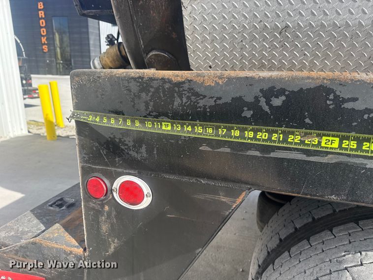 image for item DO8479 2011 Peterbilt 367 vacuum truck