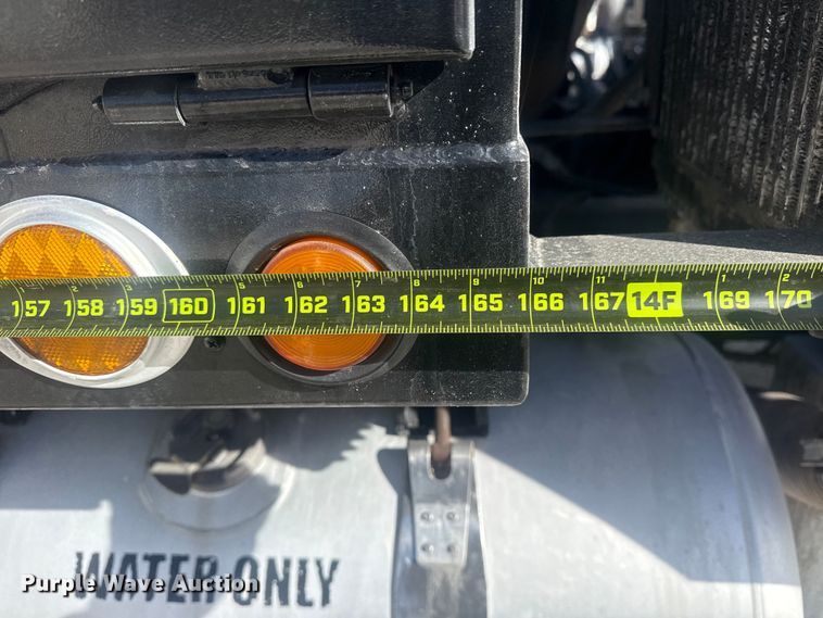 image for item DO8479 2011 Peterbilt 367 vacuum truck