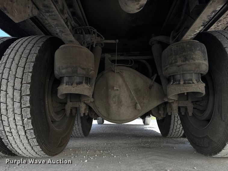 image for item DO8479 2011 Peterbilt 367 vacuum truck