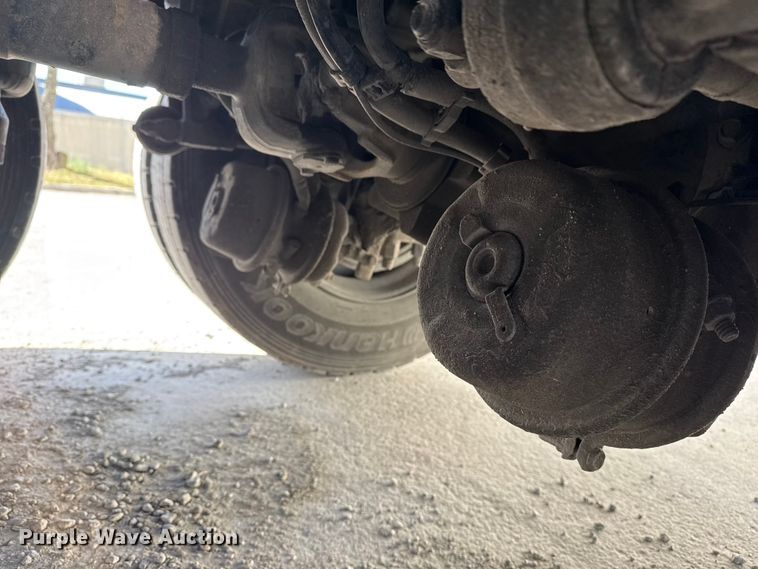 image for item DO8479 2011 Peterbilt 367 vacuum truck