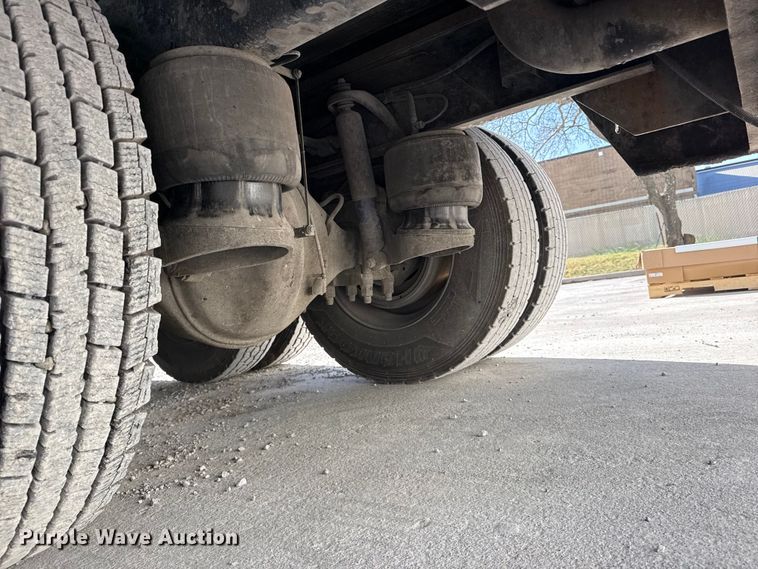 image for item DO8479 2011 Peterbilt 367 vacuum truck