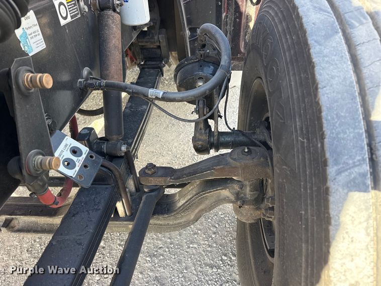 image for item DO8479 2011 Peterbilt 367 vacuum truck