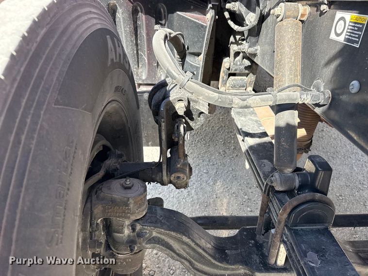 image for item DO8479 2011 Peterbilt 367 vacuum truck