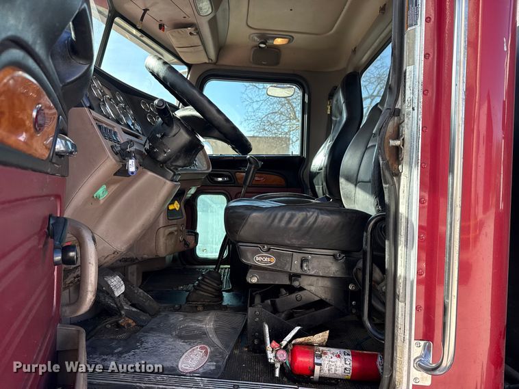 image for item DO8479 2011 Peterbilt 367 vacuum truck