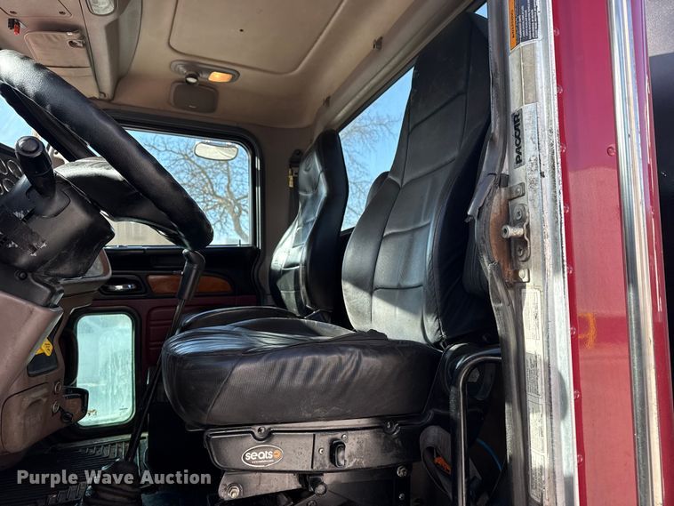 image for item DO8479 2011 Peterbilt 367 vacuum truck