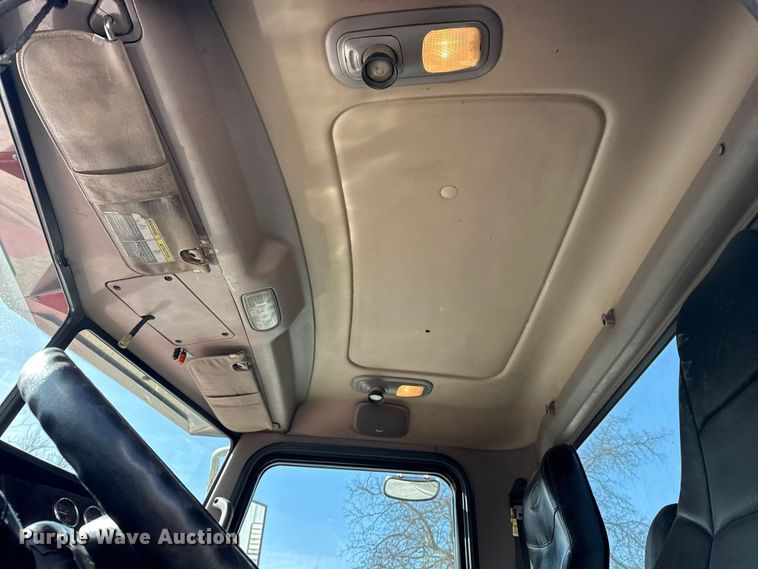 image for item DO8479 2011 Peterbilt 367 vacuum truck