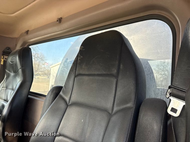 image for item DO8479 2011 Peterbilt 367 vacuum truck