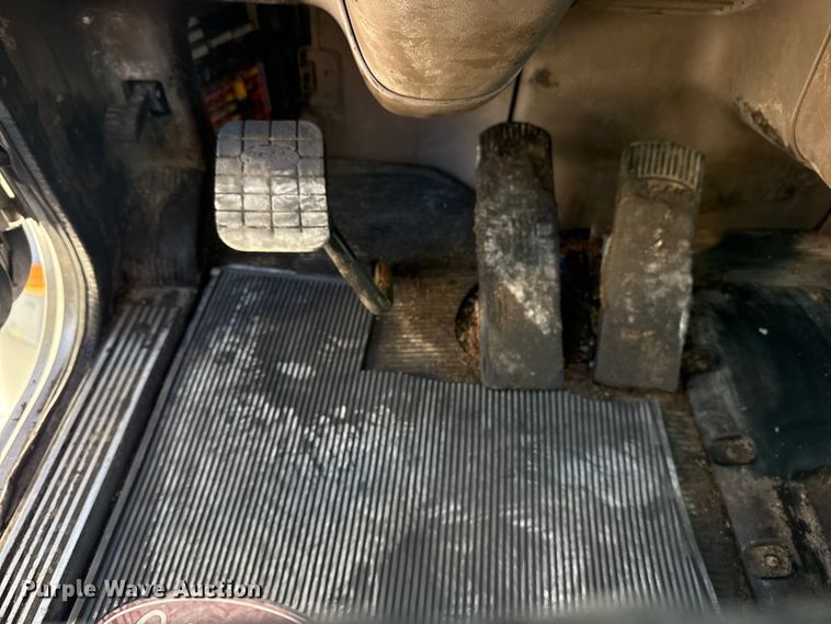 image for item DO8479 2011 Peterbilt 367 vacuum truck