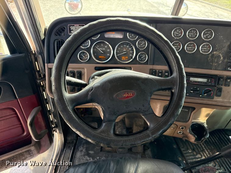 image for item DO8479 2011 Peterbilt 367 vacuum truck