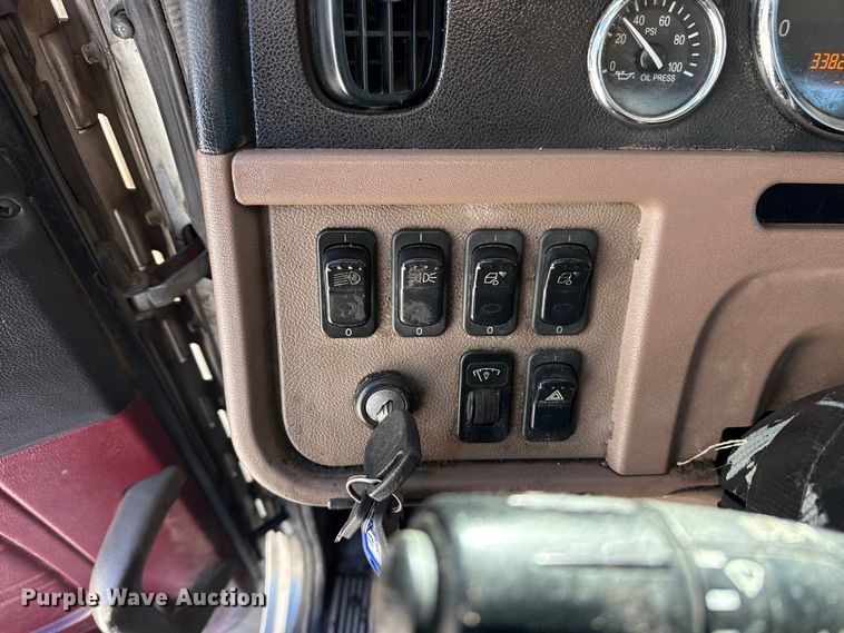 image for item DO8479 2011 Peterbilt 367 vacuum truck